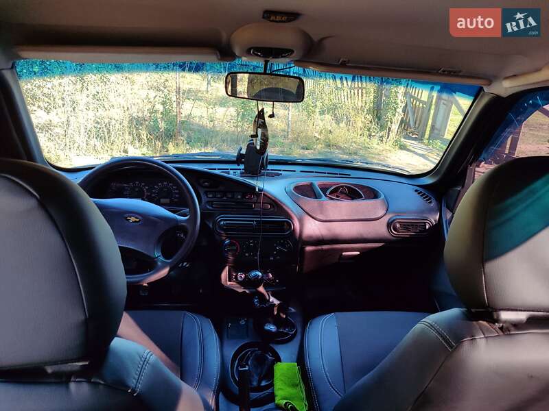 Внедорожник / Кроссовер Chevrolet Niva 2004 в Запорожье