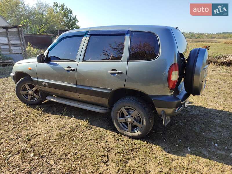 Внедорожник / Кроссовер Chevrolet Niva 2004 в Запорожье