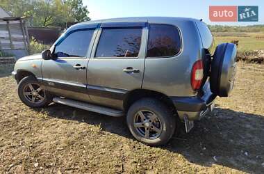 Внедорожник / Кроссовер Chevrolet Niva 2004 в 