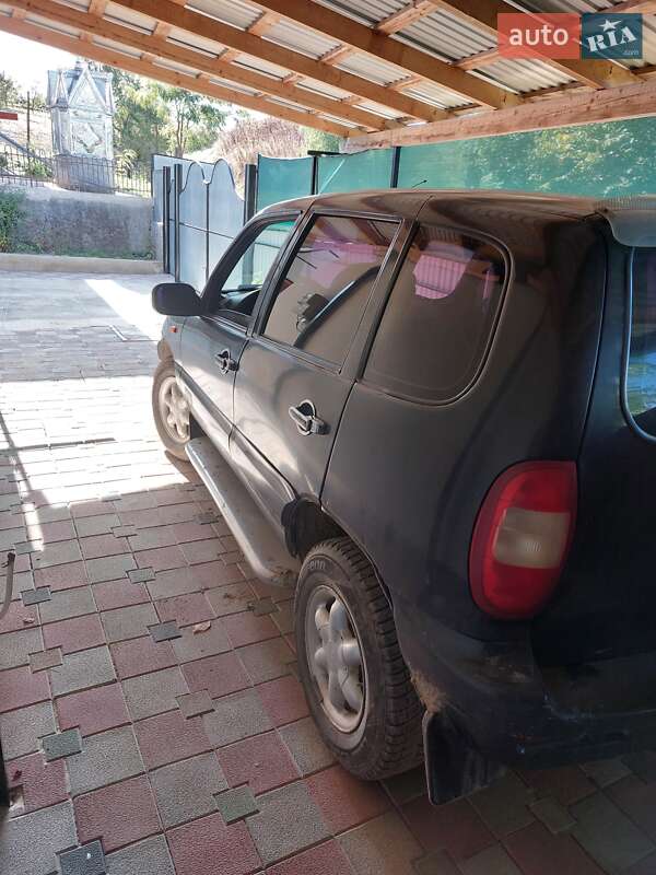Позашляховик / Кросовер Chevrolet Niva 2006 в Заставній