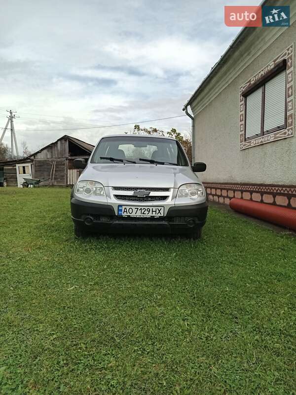 Позашляховик / Кросовер Chevrolet Niva 2011 в Тячеві