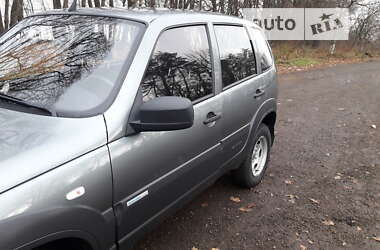 Позашляховик / Кросовер Chevrolet Niva 2012 в Чернівцях