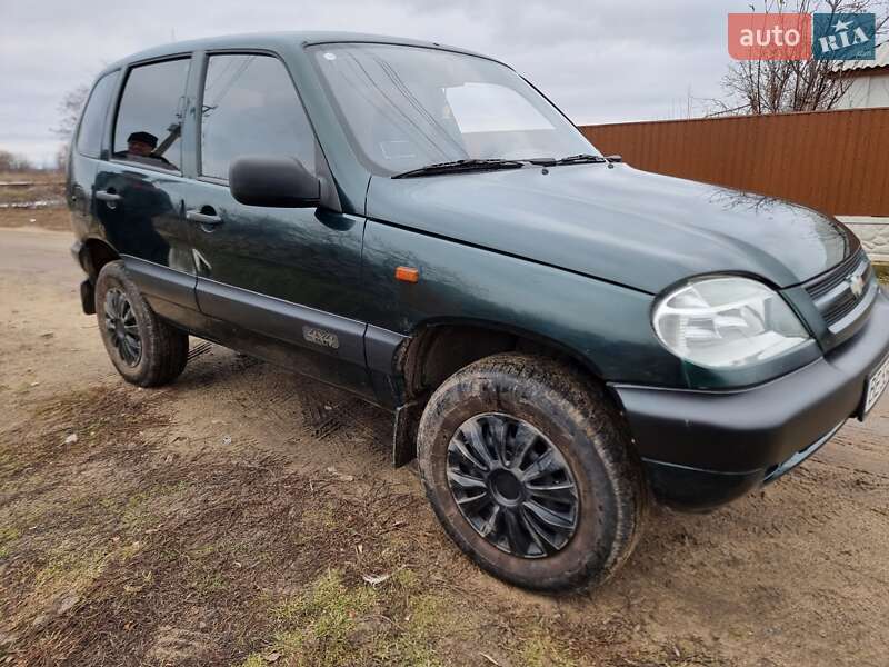 Позашляховик / Кросовер Chevrolet Niva 2004 в Врадіївці