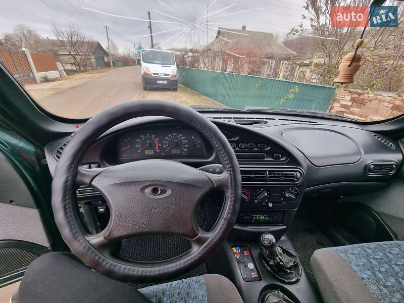 Позашляховик / Кросовер Chevrolet Niva 2004 в Врадіївці
