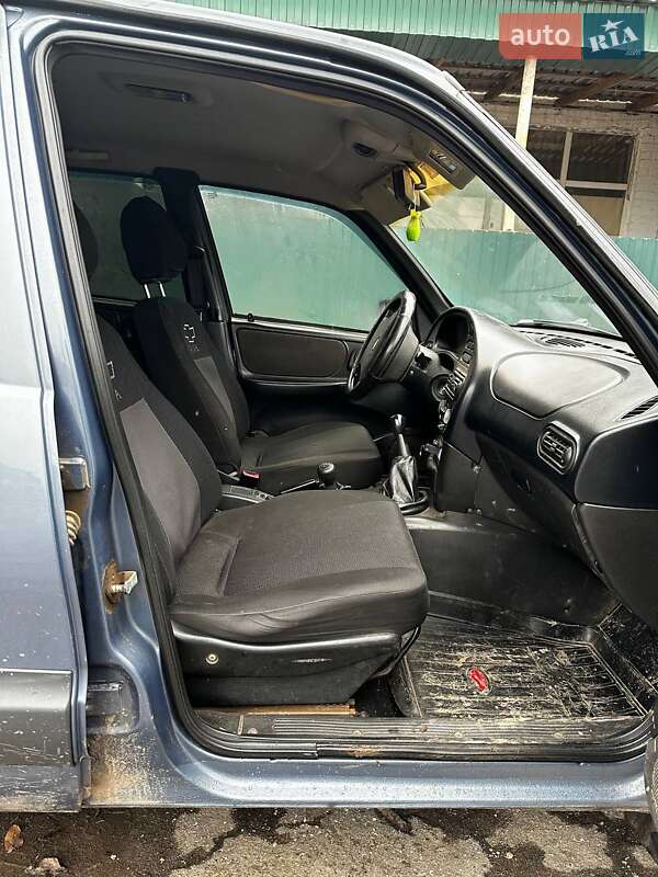 Внедорожник / Кроссовер Chevrolet Niva 2008 в Казанке