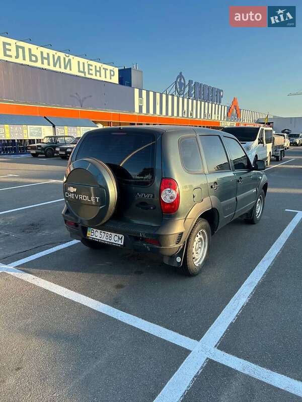 Позашляховик / Кросовер Chevrolet Niva 2013 в Львові