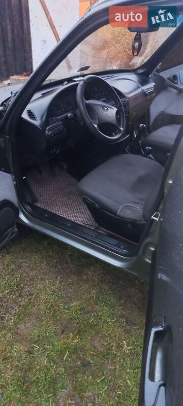 Позашляховик / Кросовер Chevrolet Niva 2004 в Коломиї