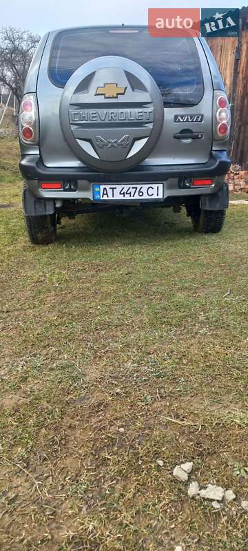 Позашляховик / Кросовер Chevrolet Niva 2004 в Коломиї