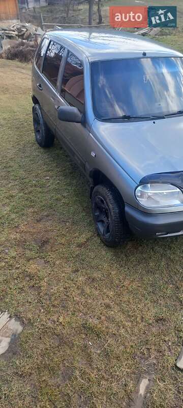 Позашляховик / Кросовер Chevrolet Niva 2004 в Коломиї