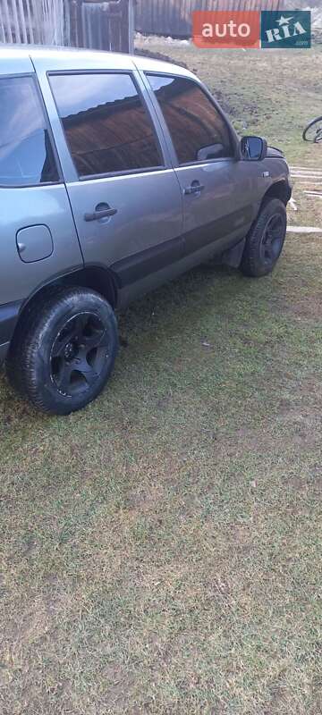 Позашляховик / Кросовер Chevrolet Niva 2004 в Коломиї