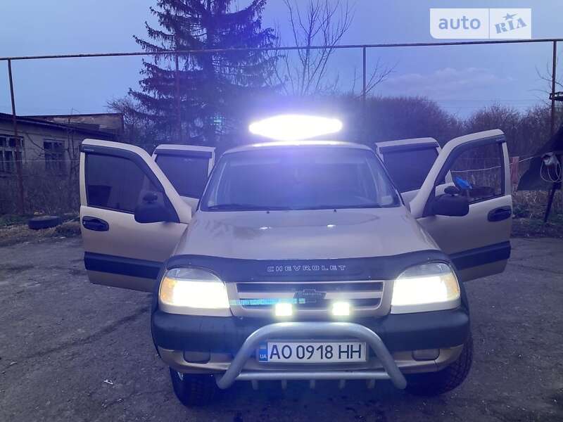 Внедорожник / Кроссовер Chevrolet Niva 2005 в Ужгороде