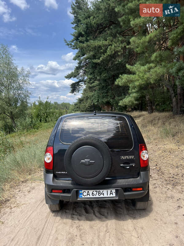 Позашляховик / Кросовер Chevrolet Niva 2015 в Смілі