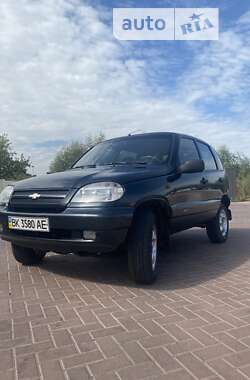 Внедорожник / Кроссовер Chevrolet Niva 2006 в Ровно