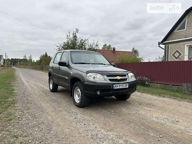 Внедорожник / Кроссовер Chevrolet Niva 2017 в Олевске