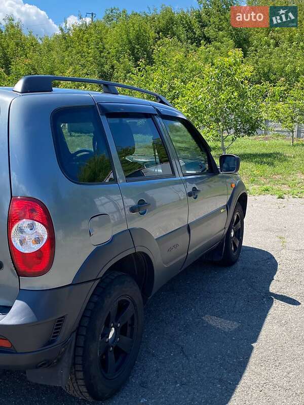 Внедорожник / Кроссовер Chevrolet Niva 2016 в Городище