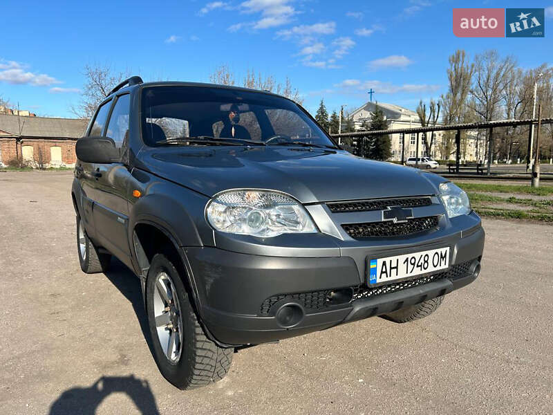 Внедорожник / Кроссовер Chevrolet Niva 2010 в Славянске