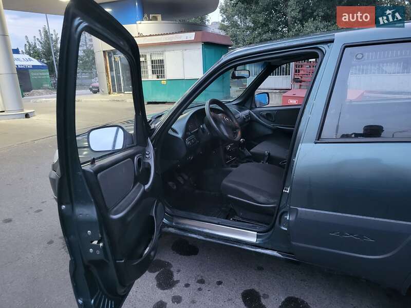 Позашляховик / Кросовер Chevrolet Niva 2012 в Черкасах