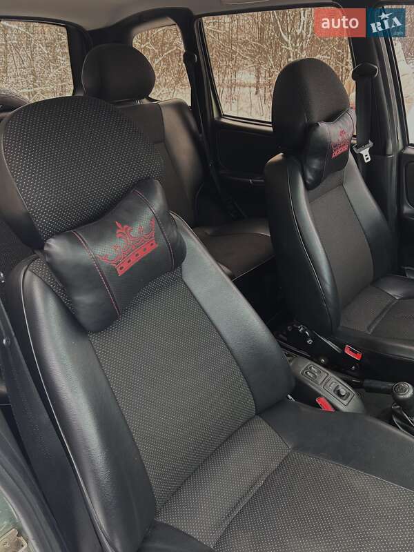 Внедорожник / Кроссовер Chevrolet Niva 2008 в Звягеле