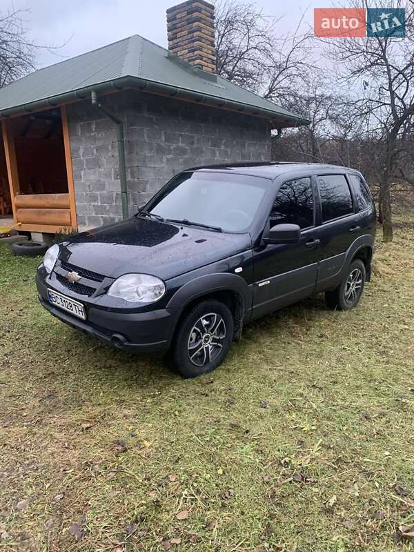 Позашляховик / Кросовер Chevrolet Niva 2017 в Львові
