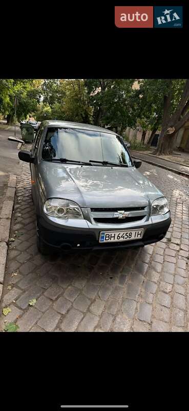 Позашляховик / Кросовер Chevrolet Niva 2010 в Одесі