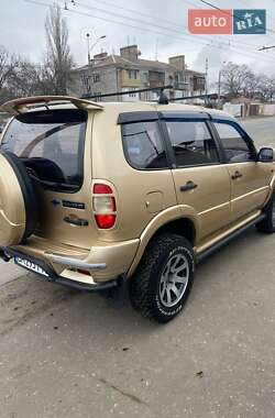 Позашляховик / Кросовер Chevrolet Niva 2004 в 
