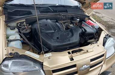 Позашляховик / Кросовер Chevrolet Niva 2004 в 