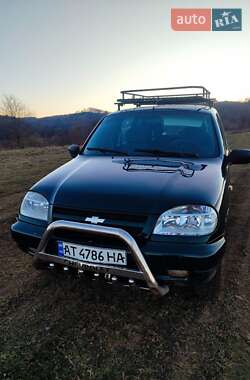 Внедорожник / Кроссовер Chevrolet Niva 2004 в Болехове