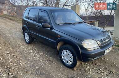 Внедорожник / Кроссовер Chevrolet Niva 2004 в Черновцах