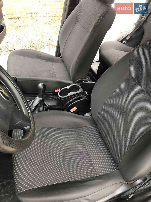 Внедорожник / Кроссовер Chevrolet Niva 2016 в Изюме