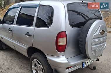 Внедорожник / Кроссовер Chevrolet Niva 2004 в Харькове