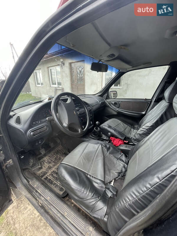 Позашляховик / Кросовер Chevrolet Niva 2006 в Жовкві