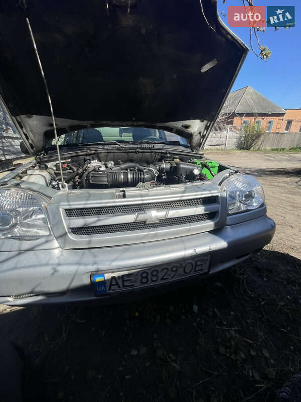Chevrolet Niva 2004