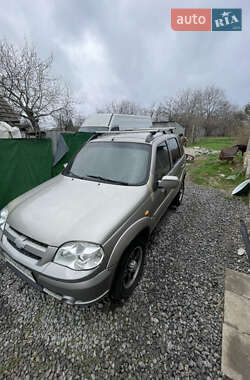 Внедорожник / Кроссовер Chevrolet Niva 2010 в 