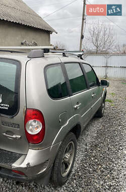 Внедорожник / Кроссовер Chevrolet Niva 2010 в 