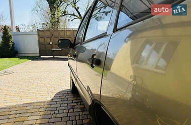 Внедорожник / Кроссовер Chevrolet Niva 2005 в 
