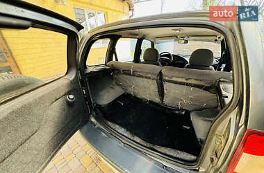 Внедорожник / Кроссовер Chevrolet Niva 2005 в 