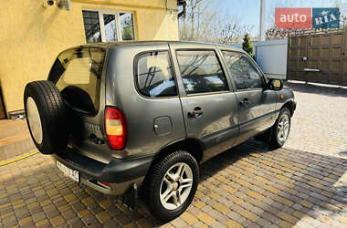 Внедорожник / Кроссовер Chevrolet Niva 2005 в 