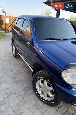 Позашляховик / Кросовер Chevrolet Niva 2008 в 