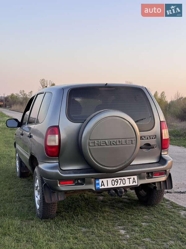 Внедорожник / Кроссовер Chevrolet Niva 2006 в 