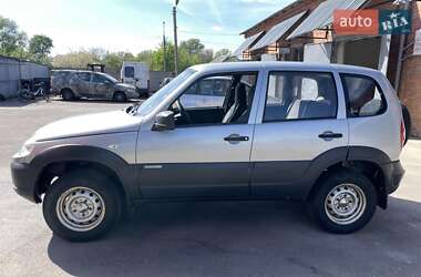 Позашляховик / Кросовер Chevrolet Niva 2014 в 