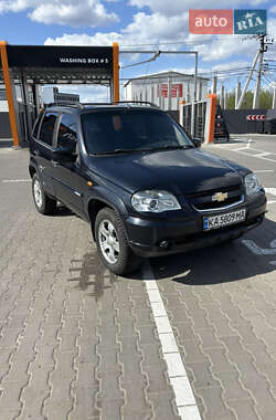 Позашляховик / Кросовер Chevrolet Niva 2010 в 
