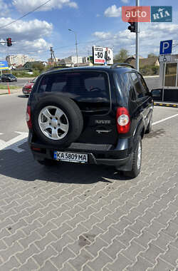 Позашляховик / Кросовер Chevrolet Niva 2010 в 