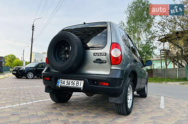 Внедорожник / Кроссовер Chevrolet Niva 2017 в 