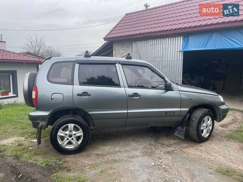 Позашляховик / Кросовер Chevrolet Niva 2006 в Золочеві