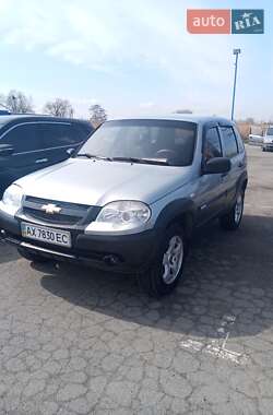Внедорожник / Кроссовер Chevrolet Niva 2013 в 