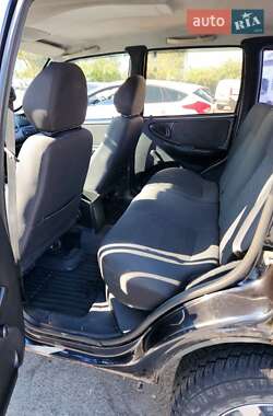 Позашляховик / Кросовер Chevrolet Niva 2010 в 