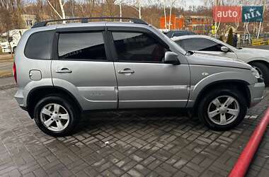 Внедорожник / Кроссовер Chevrolet Niva 2013 в 