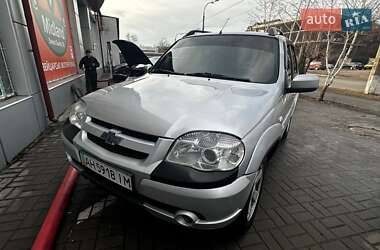Внедорожник / Кроссовер Chevrolet Niva 2013 в 