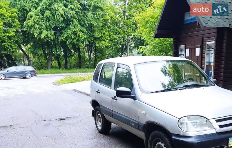 Позашляховик / Кросовер Chevrolet Niva 2004 в Львові