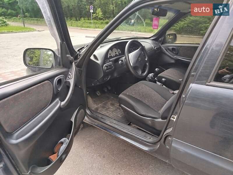 Внедорожник / Кроссовер Chevrolet Niva 2006 в Чернигове